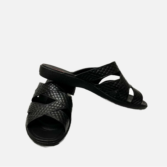 Okabashi Black Cross Strapped Sandals size M(6.5-7.5) EUC - Picture 2 of 5